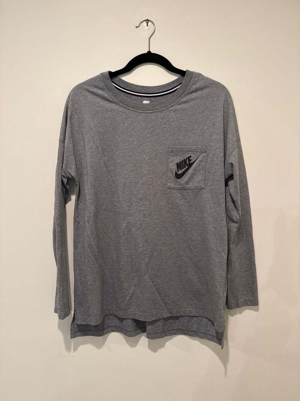 Nike Women's Grey Long Sleeve Pocket T-Shirt Size Medium